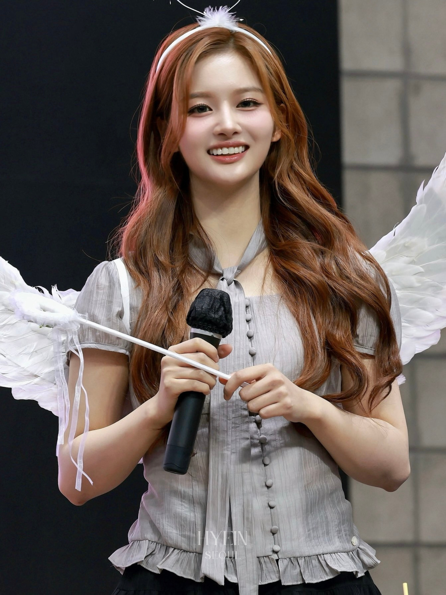 Ribbon tie square neck blouse / gray