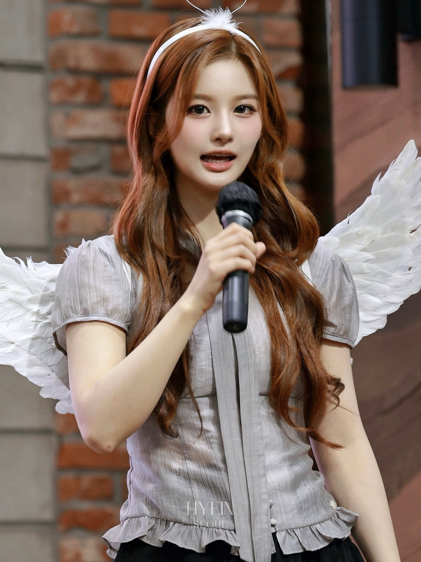 Ribbon tie square neck blouse / gray