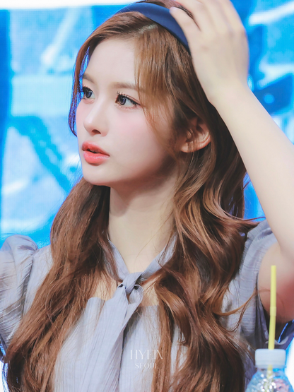 Ribbon tie square neck blouse / gray