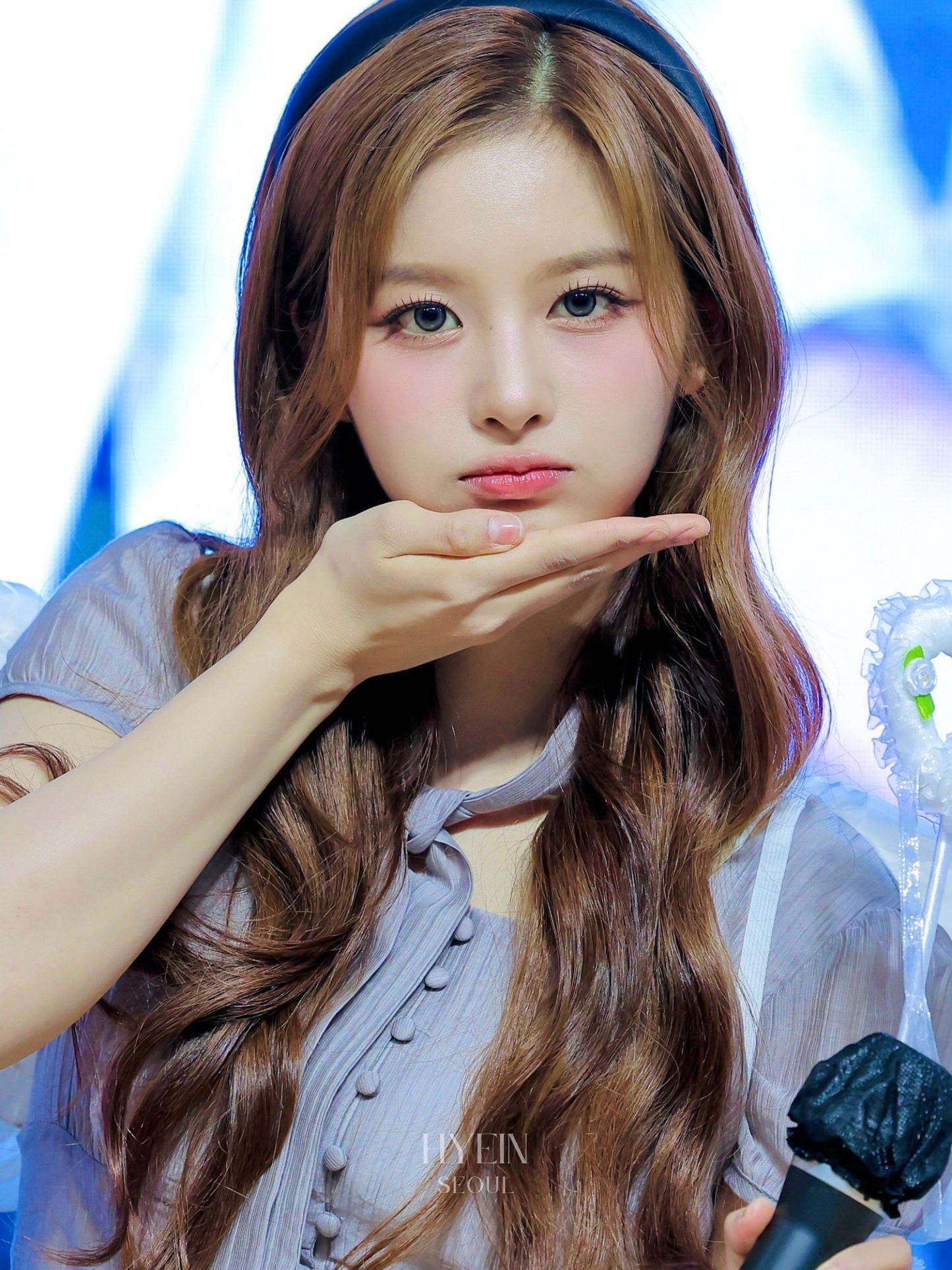 Ribbon tie square neck blouse / gray