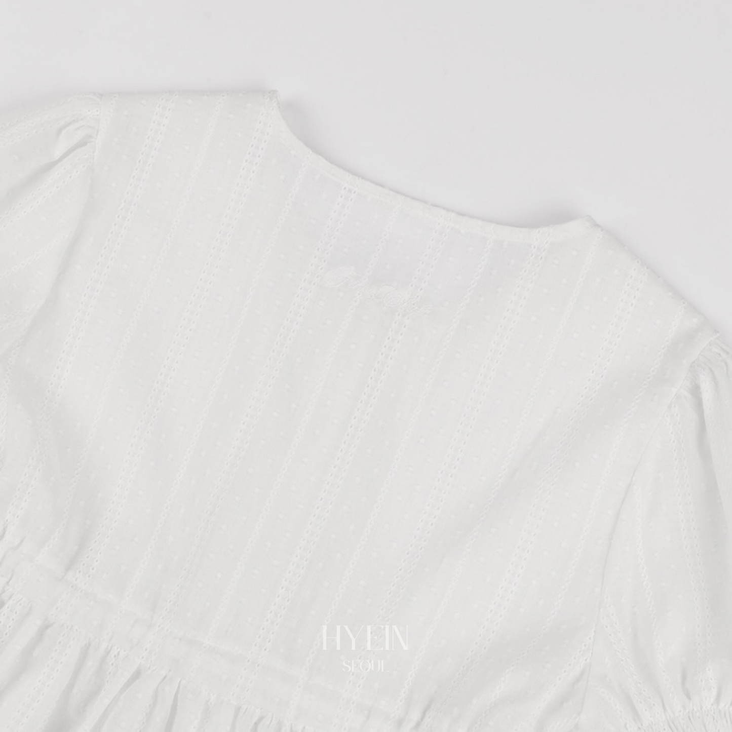 Shirring puff blouse / white