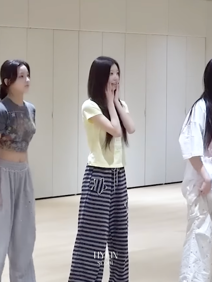 Stripe big sweatpants【ILLIT モカ着用】