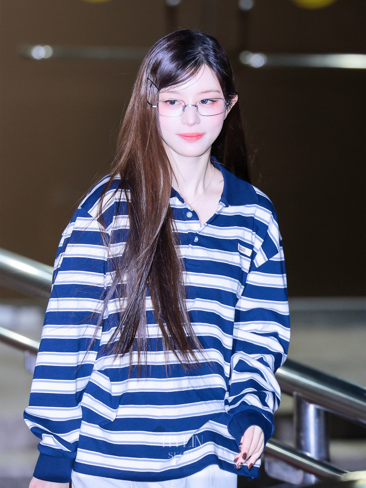 ILLIT ミンジュ着用】Striped polo t-shirt / navy – hyein ILLIT ミンジュ着用】Striped polo t-shirt / navy – hyein