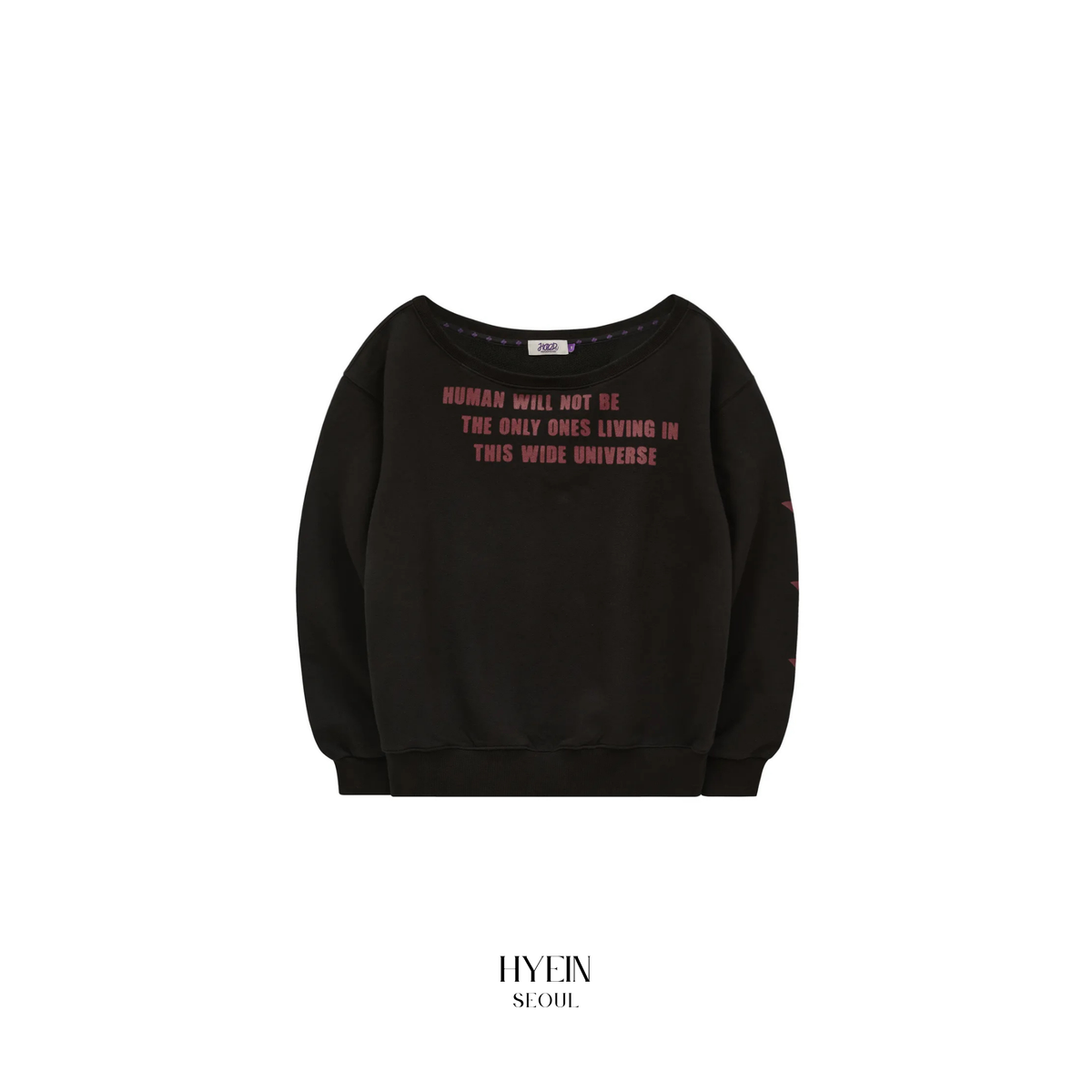Three star lettering off shoulder sweatshirt / black【Hearts2Hearts(H2H) エイナ着用】