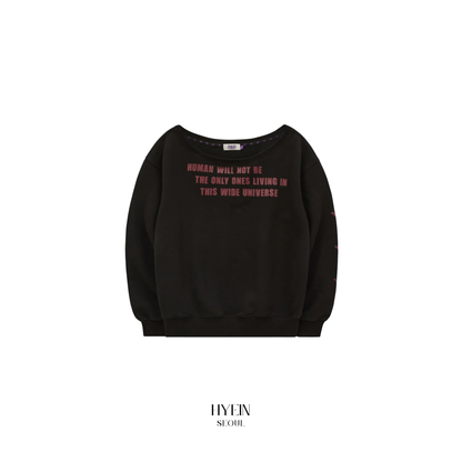 Three star lettering off shoulder sweatshirt / black【Hearts2Hearts(H2H) エイナ着用】
